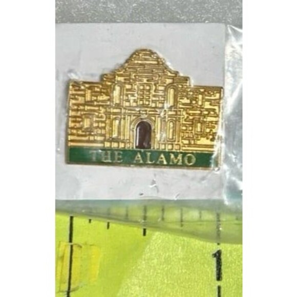 TEXAS Souvenir  The ALAMO Gold-tone Logo Pin   New on Card - Picture 2 of 2